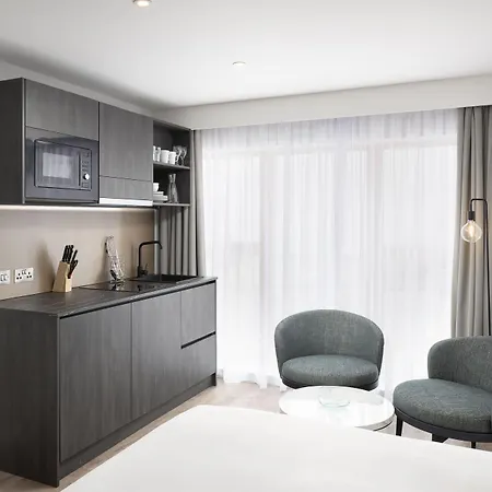 By Marriott Piccadilly 호텔