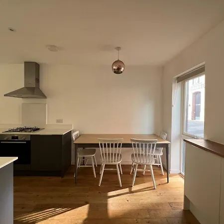 Modern New Build 3 Bed House Manchester Stockport