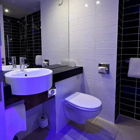 Express Centre Arena By Ihg Hotel 3*