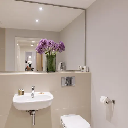 Cove Minshull Street 4*