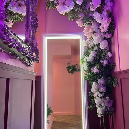Ξενοδοχείο με διαμερίσματα Manchester's Only Private Party For 12 With Makeup