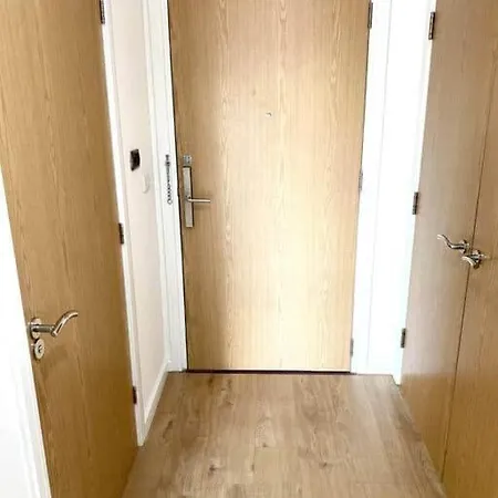 Ubytování v soukromí Fresh Private In Shared 2 Bed Flat Camp Street *