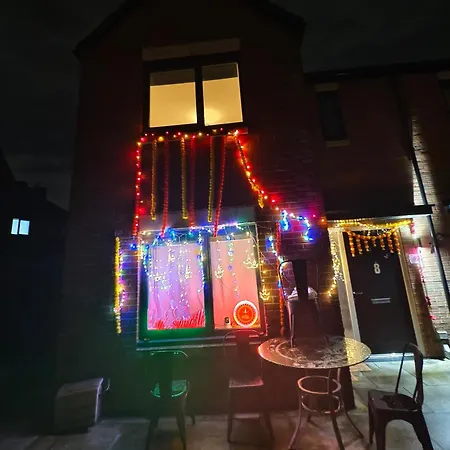 Free Car Park And Walk To Coop, Etihad , Piccadilly,free Snacks Manchester