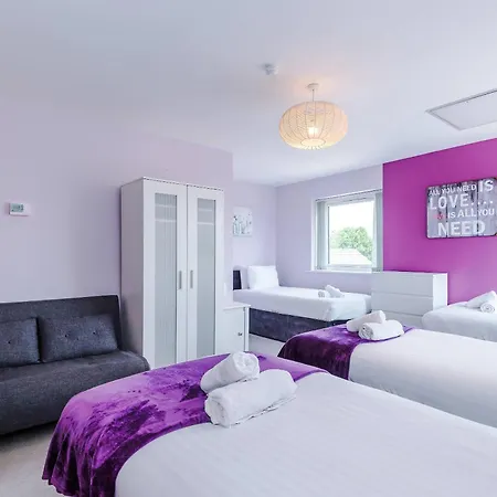 Large Townhouse By The Etihad & Coop Live Arena With Free Parking Feriehus *