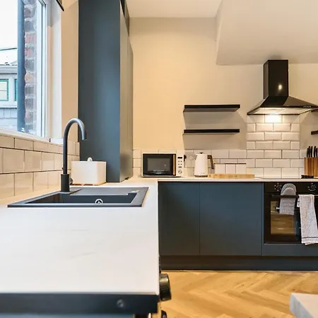 2 Bed Near Etihad & Centre On A Quiet Street With Free Parking * マンチェスター