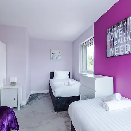 Large Townhouse By The Etihad & Coop Live Arena With Free Parking *