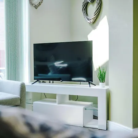 Large Townhouse By The Etihad & Coop Live Arena With Free Parking Hébergement de vacances