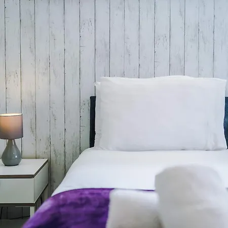 Large Townhouse By The Etihad & Coop Live Arena With Free Parking *