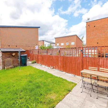 Large Townhouse By The Etihad & Coop Live Arena With Free Parking Feriehus *