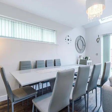 Hébergement de vacances Large Townhouse By The Etihad & Coop Live Arena With Free Parking *