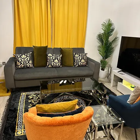 Mega7 Spacious 2bedroom Apartment, 2 Bathrooms, Balcony And Free Parking Villa Manchester