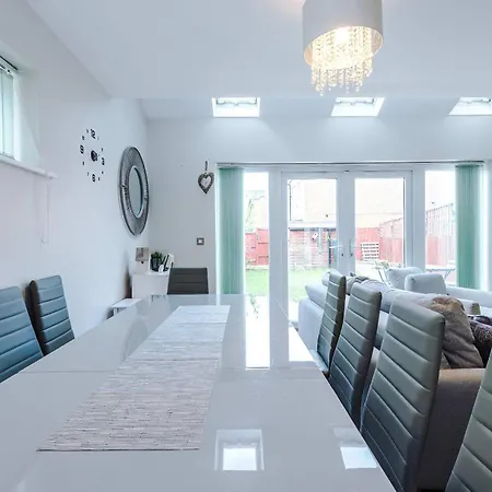 Large Townhouse By The Etihad & Coop Live Arena With Free Parking Feriehus *