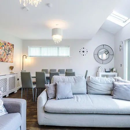 Feriehus Large Townhouse By The Etihad & Coop Live Arena With Free Parking