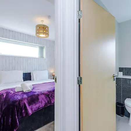 Feriehus Large Townhouse By The Etihad & Coop Live Arena With Free Parking