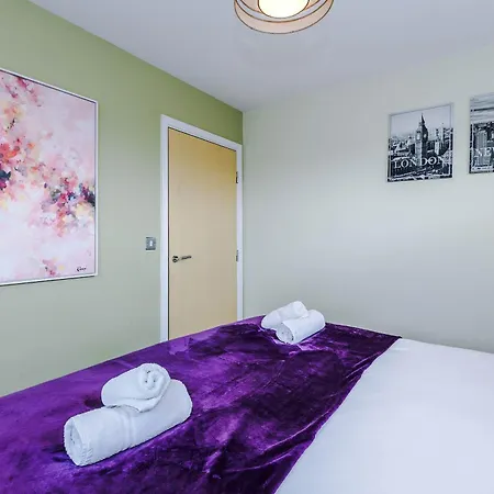 Large Townhouse By The Etihad & Coop Live Arena With Free Parking Feriehus