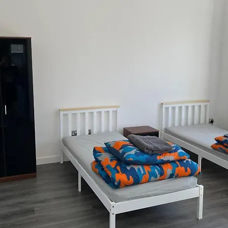 דירה 2-bed Sleeps 5 - Free Parking - Balcony