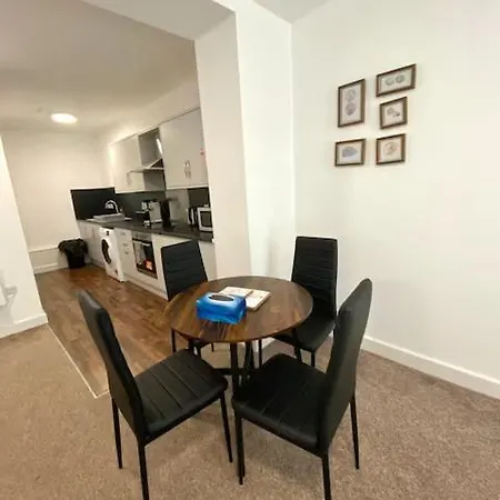 Apartment The Failsworth Collection - Stylish With Free Parking