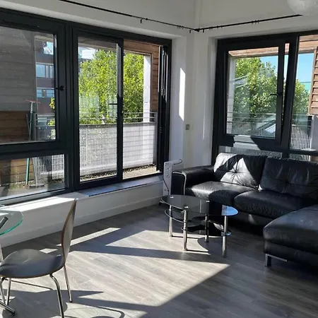 דירה 2-bed Sleeps 5 - Free Parking - Balcony