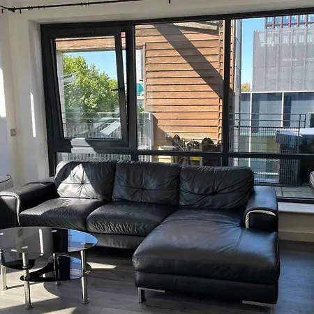 2-bed Sleeps 5 - Free Parking - Balcony מנצ'סטר