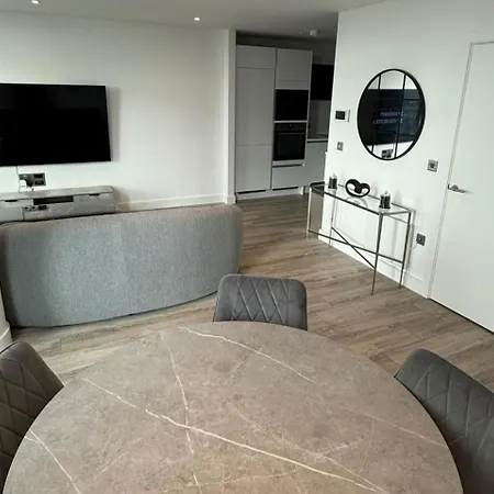 3bed Sleeps 6 - With Wifi Lejlighed