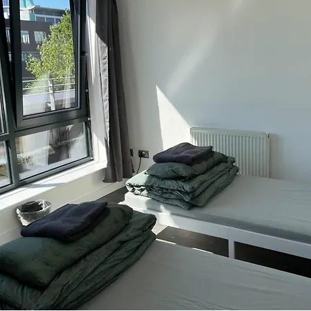 דירה 2-bed Sleeps 5 - Free Parking - Balcony מנצ'סטר