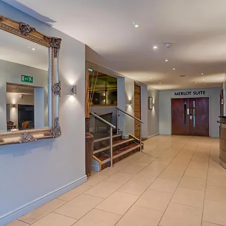 Airport By Dancenter فندق