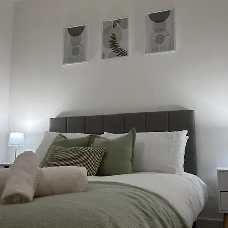 Near Etihad, Free Parking, Workplace & Garden Σπίτι διακοπών