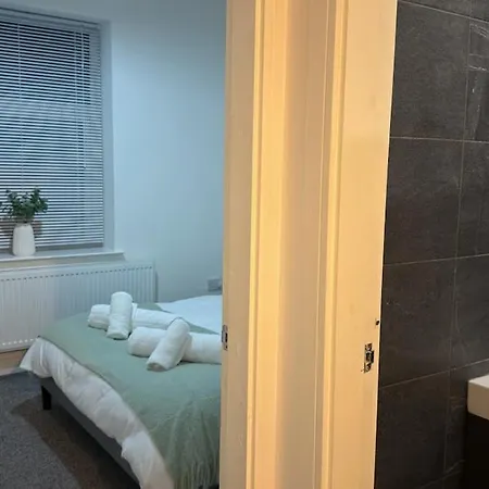 Near Etihad, Free Parking, Workplace & Garden * Μάντσεστερ