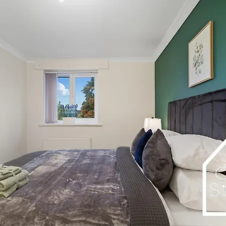 Spacious 4 Bedroom House With Pool Table And Pac-man Games In The Centre