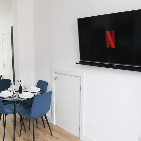 Near Etihad, Free Parking, Workplace & Garden * Μάντσεστερ