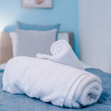 Modern 3 Bedroom - Driveway Parking For 2 Vehicles, Close To Centre * Manchester