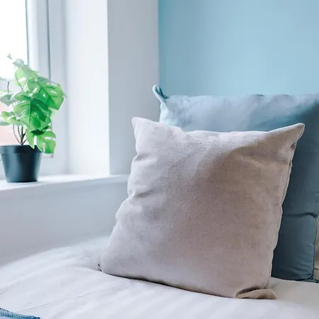 Modern 3 Bedroom - Driveway Parking For 2 Vehicles, Close To Centre * Manchester