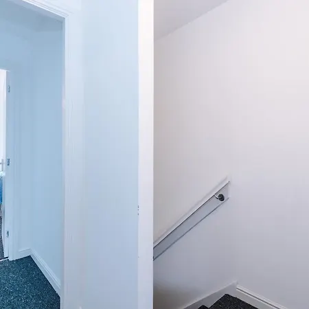 Ferienhaus Modern 3 Bedroom - Driveway Parking For 2 Vehicles, Close To Centre Manchester