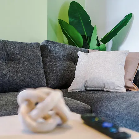 Stylish 3 Bedroom - Free Parking, Smart Tv, Sleeps 8 Ferienhaus