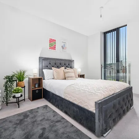 Lägenhet Center 28 Day Perks From May, Family And Business Travel Hideaway,parking, Walking Distance To Amenities *