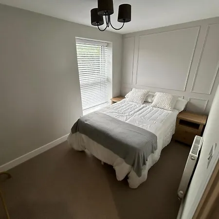 4-bed Family Or Group In Glossop *