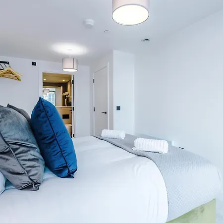 Stylish 2 Bed 2 Bath In Mánchester
