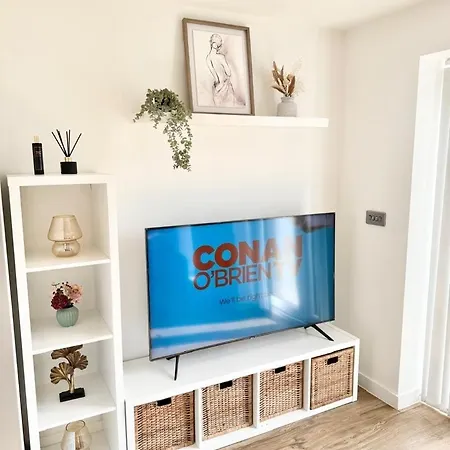 Apartmán With Free Parking, Close To Media