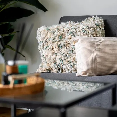 Apartment City Center 28 Day Stay Perks From May, Family And Business Travel Hideaway,Parking, Walking Distance To All Amenities