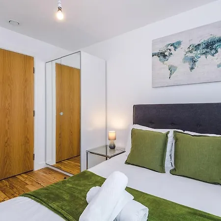 10%Offlastminbusinessleisurewifisalford Апартаменты