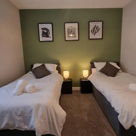 Stylish 2-bedroom In Salford - 5 Guests