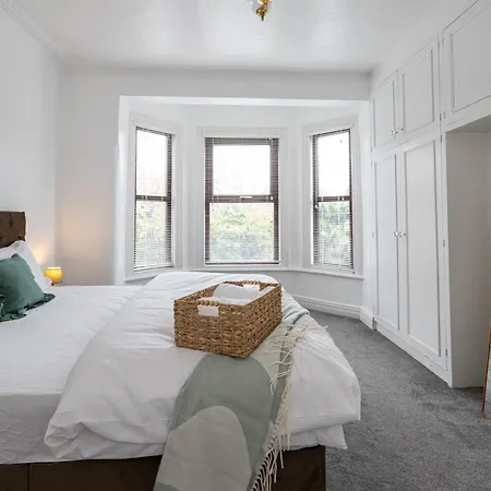 Modern 4 Bedroom Victorian Private Detached Close To וילה מנצ'סטר