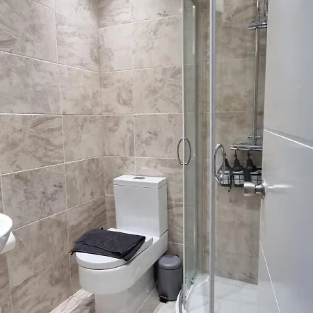 Modern 4 Bedroom Victorian Private Detached Close To וילה מנצ'סטר