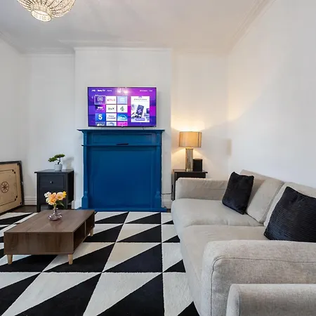 Modern 4 Bedroom Victorian Private Detached Close To * מנצ'סטר