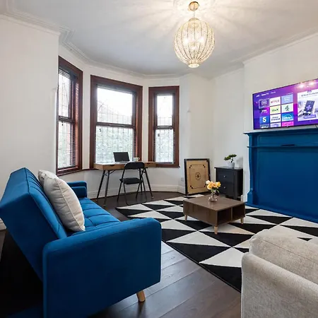 Modern 4 Bedroom Victorian Private Detached Close To וילה *