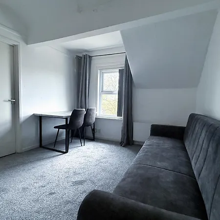 Apartment Modern 3-bedroom Near Centre