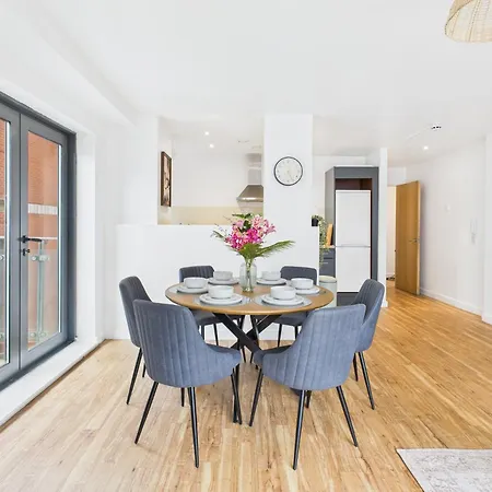 Wild Roses Serviced - Arndale *