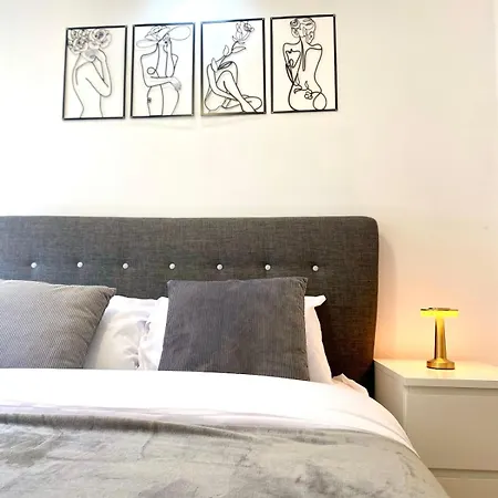 Апартаменты Lux Stylish 2 Bed High Rise With Parking And Balcony Манчестер