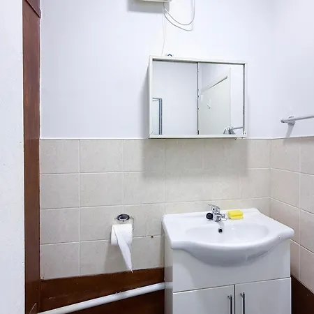 Modern 3-bedroom Near Centre *