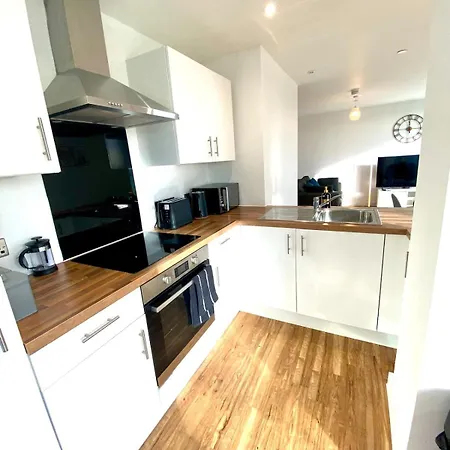 Lux Stylish 2 Bed High Rise With Parking And Balcony Μάντσεστερ